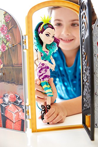 Ever After High Way Too Wonderland High and Raven Queen Playset