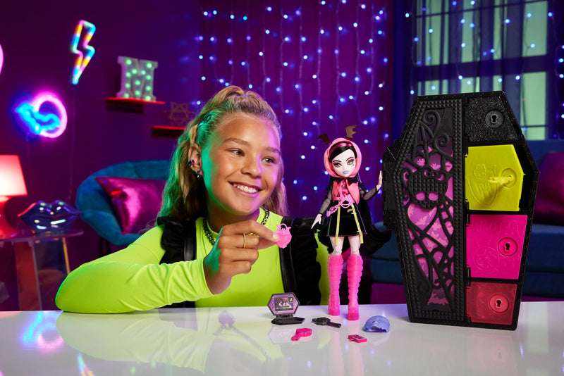 Monster High Doll and Fashion Set, Draculaura Doll, Skulltimate Secrets: Neon Frights, Dress-Up Locker with 19+ Surprises, HNF78