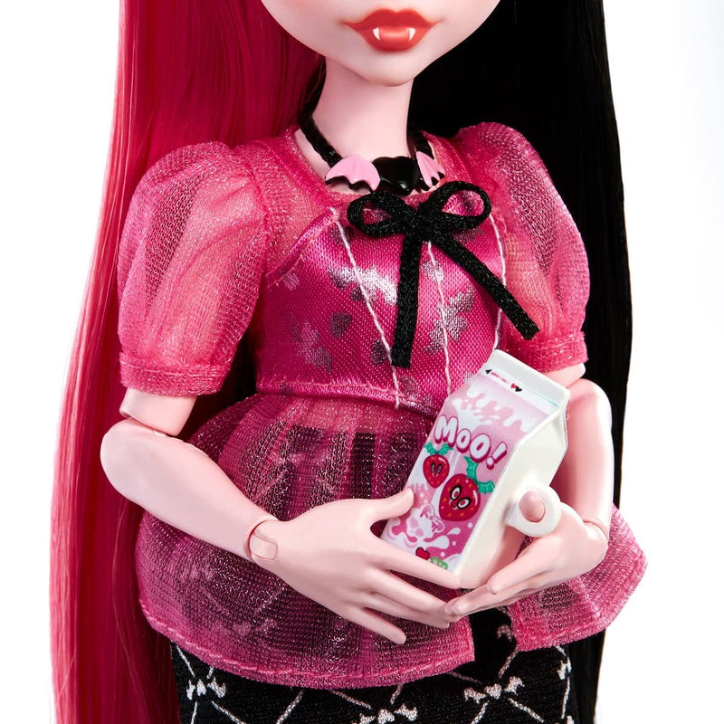 Monster High 2022 Day Out - MTHKY71 - 25cm Articulated Doll - Draculaura Character