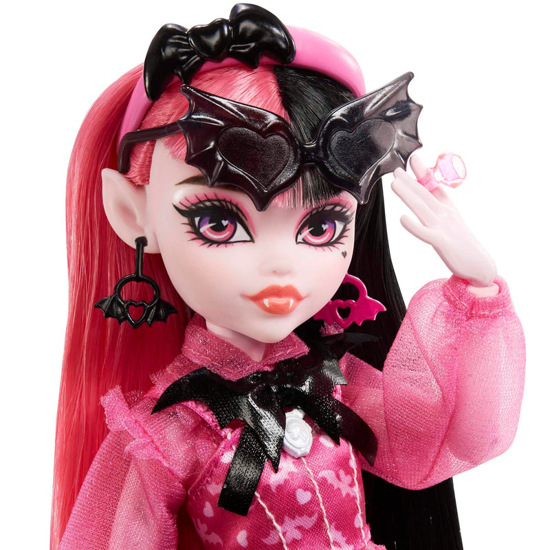 Monster High Draculaura Doll, Fashion Vampire Doll with Pink and Black Hair, Toy Bat Count Fabulous and Doll Accessories, Toys for Ages 4 and Up, One Doll, HHK51