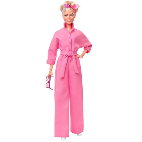 Barbie THE MOVIE, Margot Robbie as Barbie Doll from the movie, wearing pink jumpsuit, sunglasses and hairscarf, HRF29