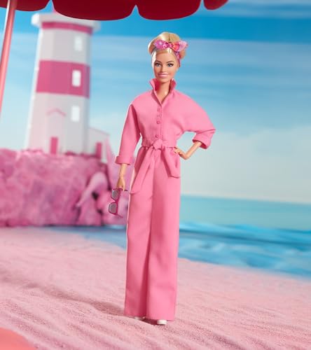 Barbie THE MOVIE, Margot Robbie as Barbie Doll from the movie, wearing pink jumpsuit, sunglasses and hairscarf, HRF29