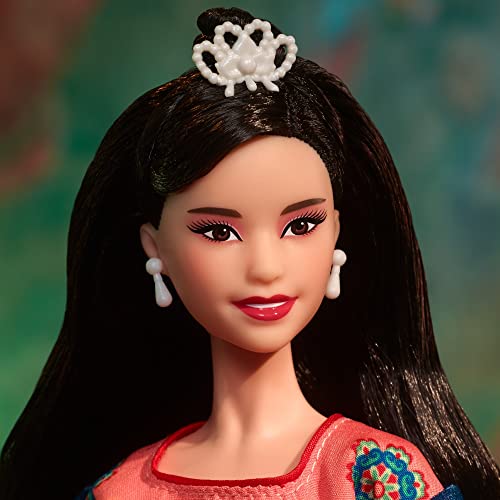 Barbie Lunar New Year, Signature Doll, Lunar New Year Doll mit schwarzen Haaren, traditionelles Lunar New Year Kleid, Accessoires, inkl Puppe, Sammelfiguren