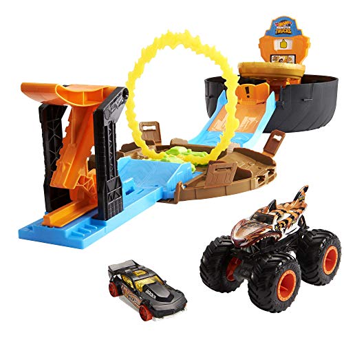 Hot Wheels Monster Trucks Stunt Tire - Playset Opens to Reveal Stunt Arena & Launcher - Includes 1 1:64 Scale Car & 1 Monster Truck - Gift for Kids 4+