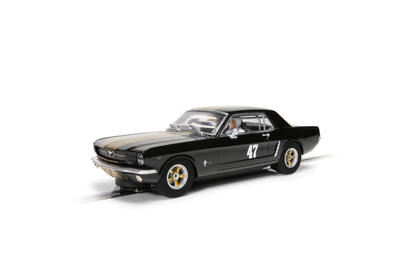 Ford Mustang - Black and Gold - 1:32 Scalextric Car
